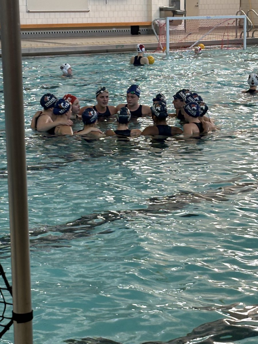 Women's water polo ready for the semis. Let's go Huskies!!