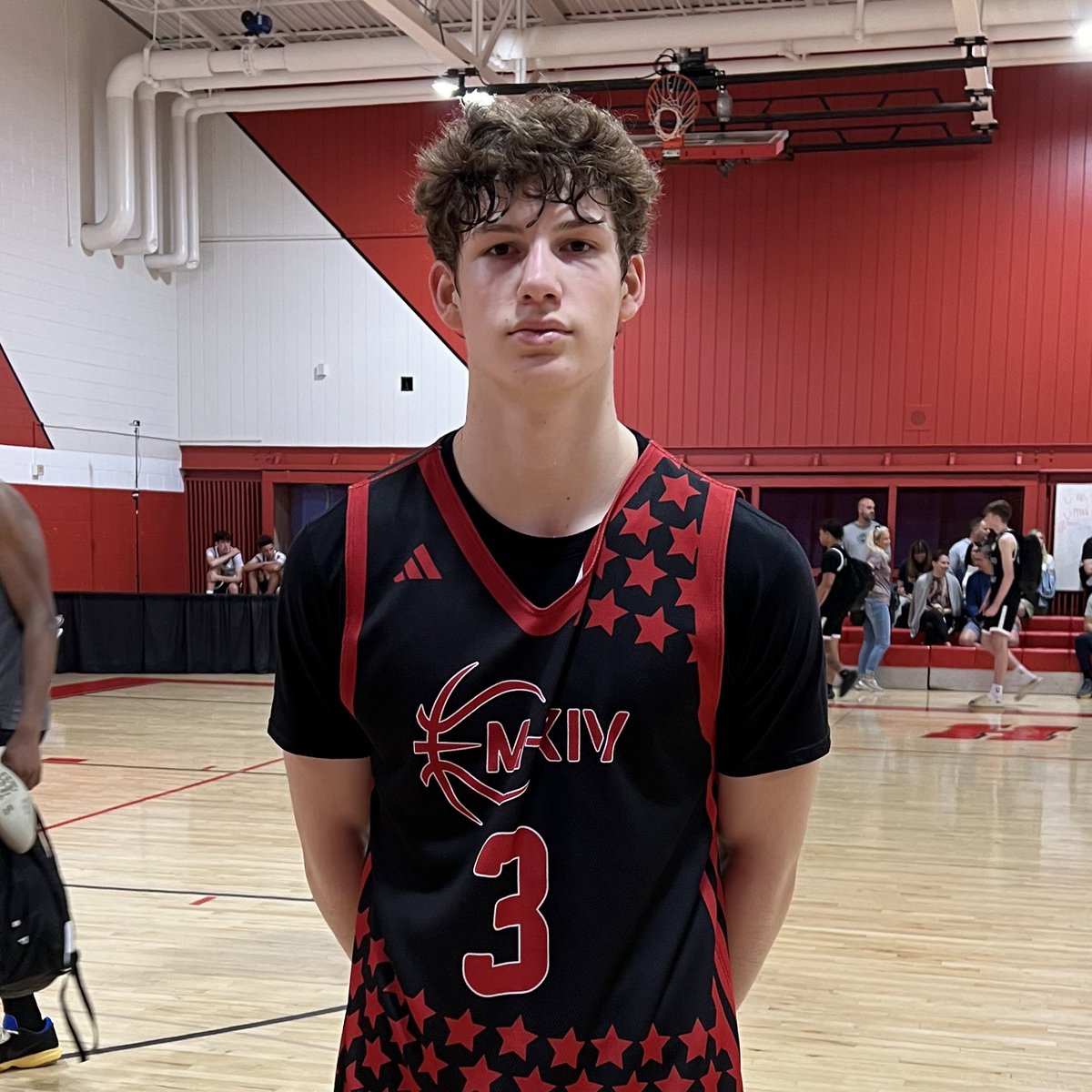 2025 6’7 Jax Abalos helped @M14Hoops_Boys to a big win over Mercury Elite. 6’7 lefty is a pure shooter with a quick release - finished with 20 points and hit 4 threes - and also showed some above the rim athleticism. @ny2lasports