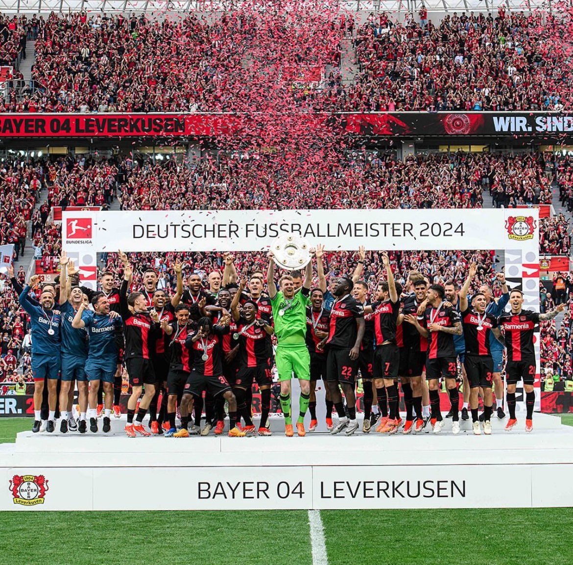 B04Bastii's tweet image. Heute wurde Bundesligageschichte geschrieben

Nicht nur ist Bayer Leverkusen jetzt auch offiziell zum ersten mal in der Vereinsgeschichte deutscher Meister, sondern dazu auch die erste Mannschaft, die eine komplette Ligasaison ohne Niederlage spielt

THE INVINCIBLES 2024