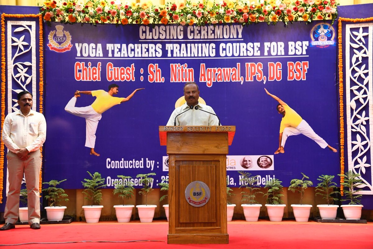 In the serene halls of Sivananda Yoga Vedanta Ashram, BSF personnel are not just learning yoga; they're immersing themselves in a culture of wellness and resilience. President BWWA Smita Agrawal's
#YogaTrainingInBSF
#PresidentBWWA
#SmitaAgrawal