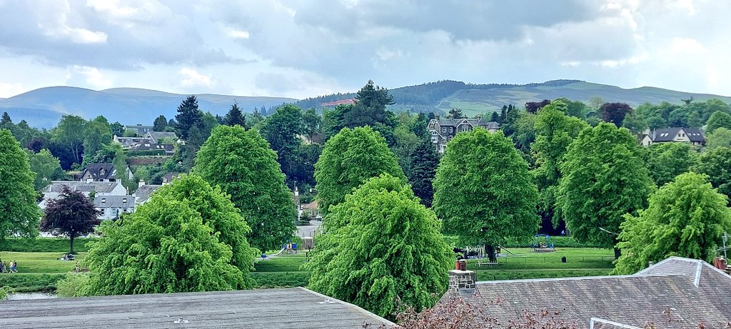 Not a bad view from our hotel bedroom window this morning looking towards the River Tweed in Peebles. @TheTontineHotel #Peebles #ScottishBorders #RiverTweed #Tweed #Scotland