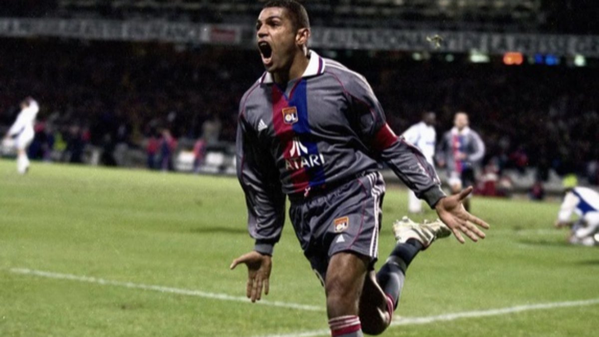 OL__Plus's tweet photo. Ce match qui m'a marqué : OL-Bruges en 2001 par Jean-Marc #Chanelet
#Histoire #Ex_OL
(Lyon Foot : https://t.co/2HTguv4Y3b) https://t.co/BwRoAHsgJl