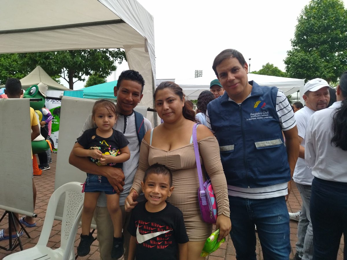 RCivil_Zona8's tweet photo. ¡Una mañana familiar y festiva se vivió en el Parque Samanes en Guayaquil☺️!
Allí decenas de ciudadanos recibieron la atención de @RegistroCivilec en la Brigada de Servicios por #LaNuevaInfancia, iniciativa en #ElNuevoEcuador por la lucha contra la desnutrición crónica infantil. https://t.co/PfloY7HRro