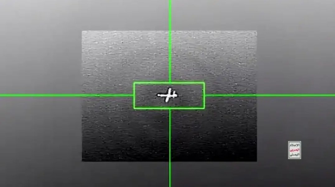 SALPO96's tweet photo. Yemen's Houthi rebels asserted Friday they downed an American drone, following online footage showing wreckage resembling an MQ-9 Reaper drone. Additionally, a vessel faced attack in the Red Sea early Saturday.
#yemen #houthi #redsea https://t.co/ndCdZHJCwK