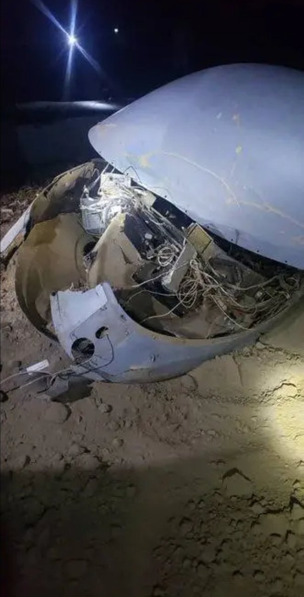 SALPO96's tweet photo. Yemen's Houthi rebels asserted Friday they downed an American drone, following online footage showing wreckage resembling an MQ-9 Reaper drone. Additionally, a vessel faced attack in the Red Sea early Saturday.
#yemen #houthi #redsea https://t.co/ndCdZHJCwK