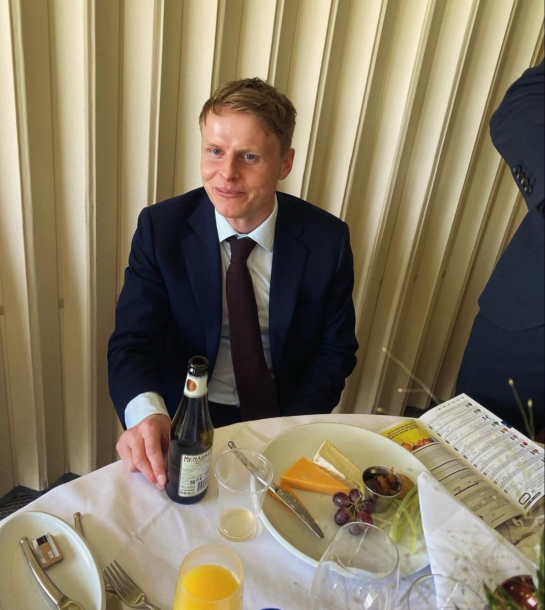 GMS!!

23' ⚫️0-1🐿️