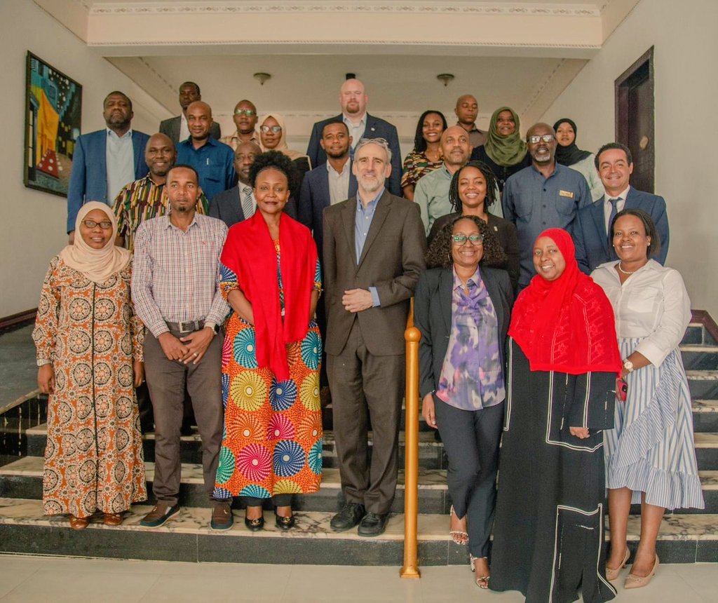 I attended Govt of Zanzibar&USAID Tanzania high level meeting this week.Noticed commitment of @USAIDTanzania in fostering partnerships to implement priority projects & service delivery.Current portfolio supports 25 projects in 4 sectors, 60% going to the health sector. @nyomby