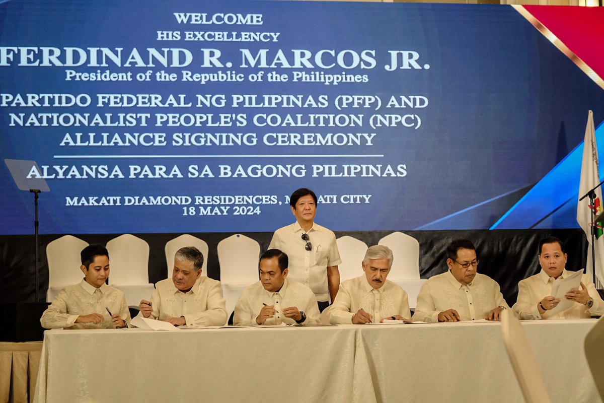 manilabulletin's tweet photo. As part of his quest to forge a strong colaition for the 2025 midterm elections, President Marcos’ Partido Federal ng Pilipinas (PFP) has formally formed an alliance with the Nationalist People’s Coalition (NPC) called “Alyansa Para sa Bagong Pilipinas.”

📸: PPA POOL PHOTO BY RYAN BALDEMOR

READ: https://t.co/oLi7hOKVM2