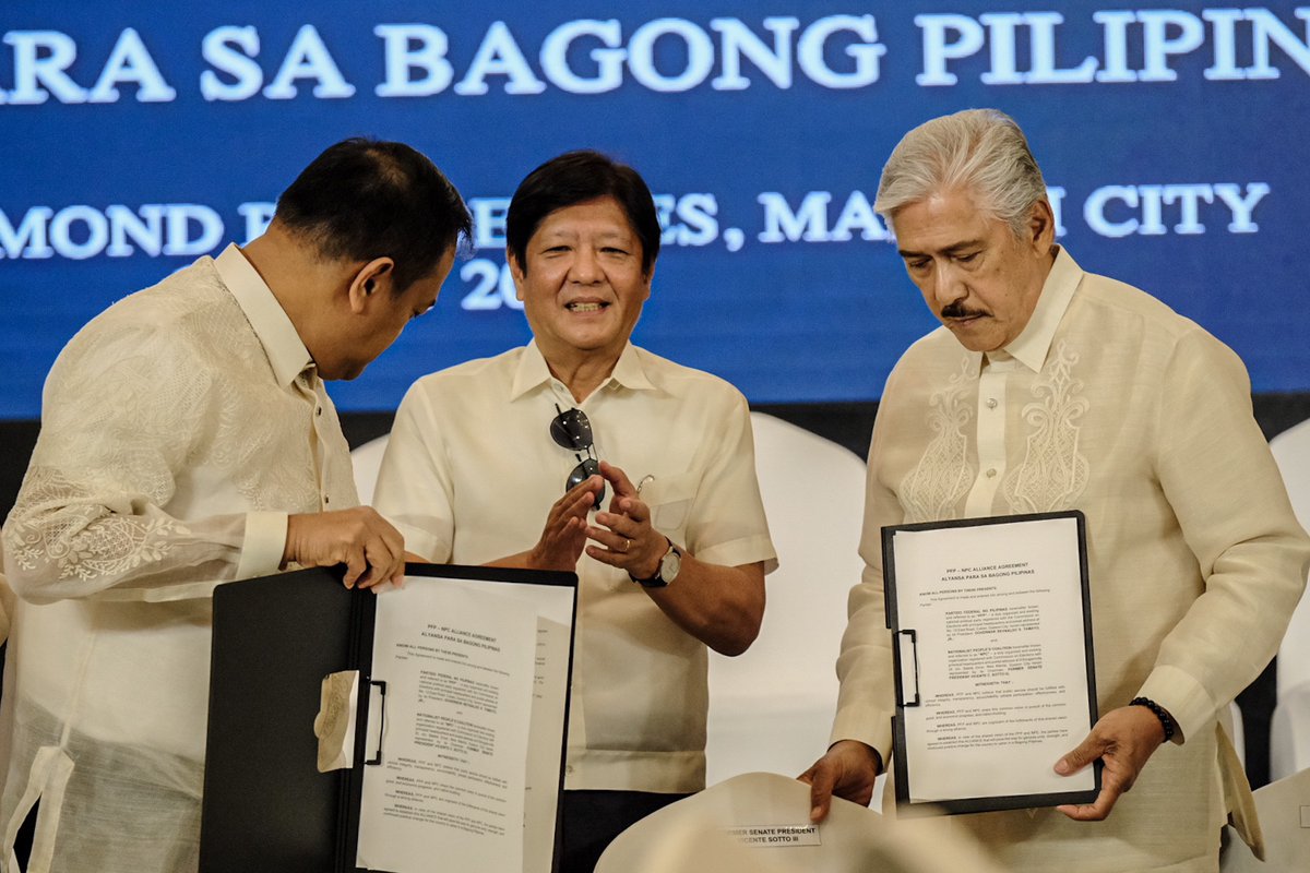 manilabulletin's tweet photo. As part of his quest to forge a strong colaition for the 2025 midterm elections, President Marcos’ Partido Federal ng Pilipinas (PFP) has formally formed an alliance with the Nationalist People’s Coalition (NPC) called “Alyansa Para sa Bagong Pilipinas.”

📸: PPA POOL PHOTO BY RYAN BALDEMOR

READ: https://t.co/oLi7hOKVM2