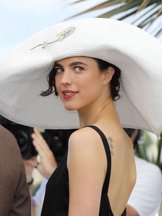 Margaret Qualley at the ‘KINDS OF KINDNESS’ photocall in Cannes.