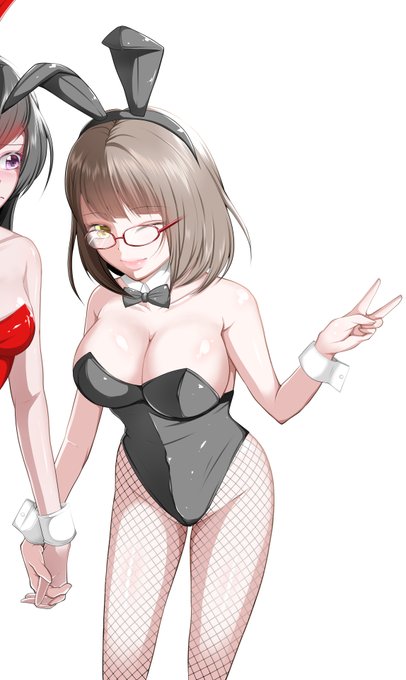 #同じキャラで初めて描いたのと最後に描いたのを比較

線も変わったしおっぱいも大きくなったし何より身体張ってますねw 