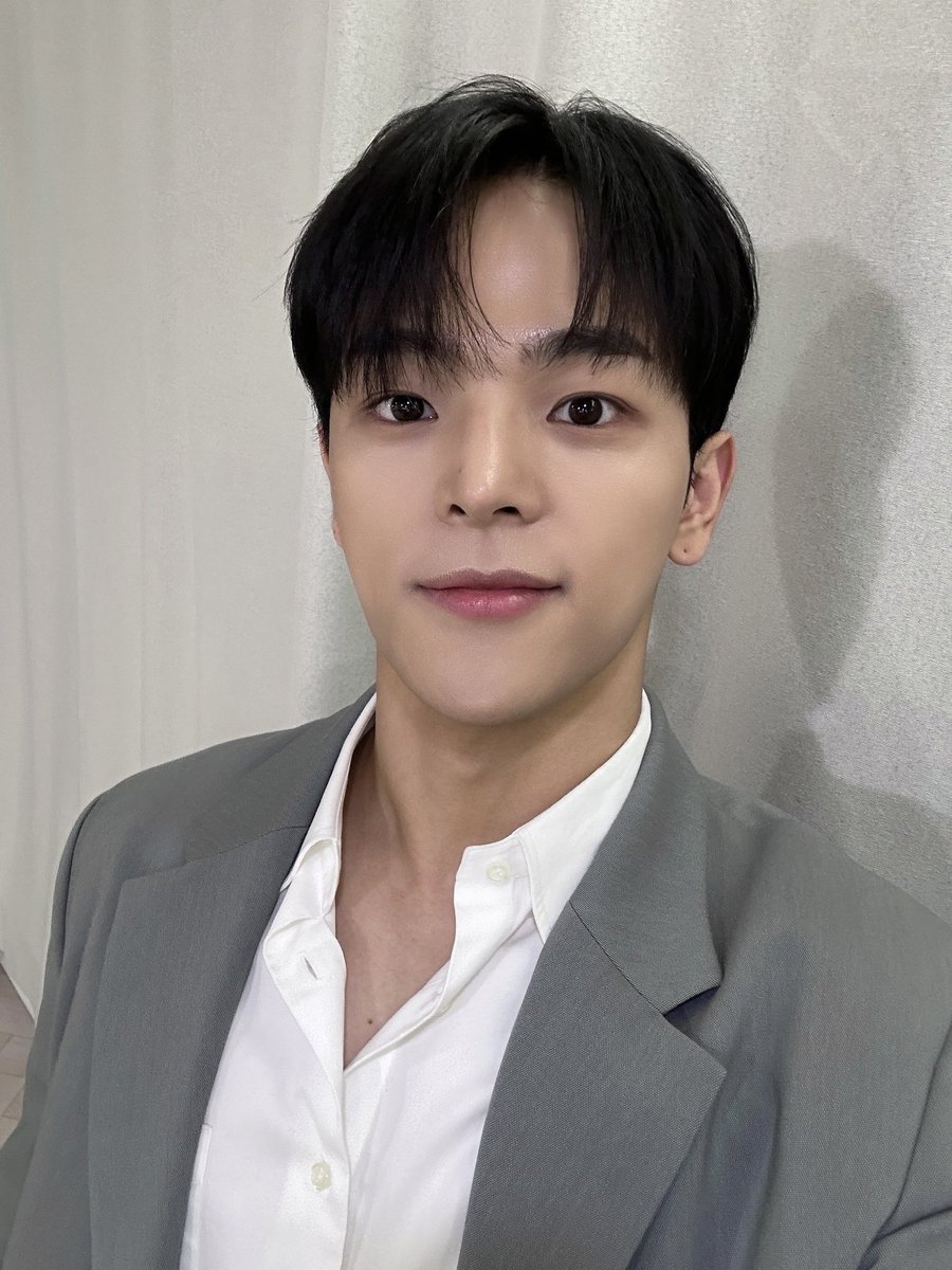 hii I'm woojin kim from the republic of korea tweet media
