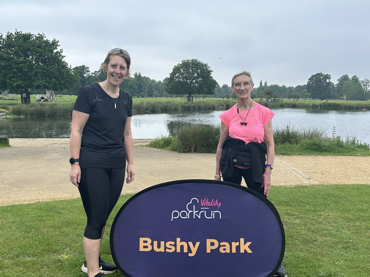 EjvEmma's tweet photo. We were at @bushyparkrun today to celebrate @SandyGilmore007 100th parkrun 🎉🎉 @parkrunUK #loveparkrun https://t.co/uT0t5s1KCh