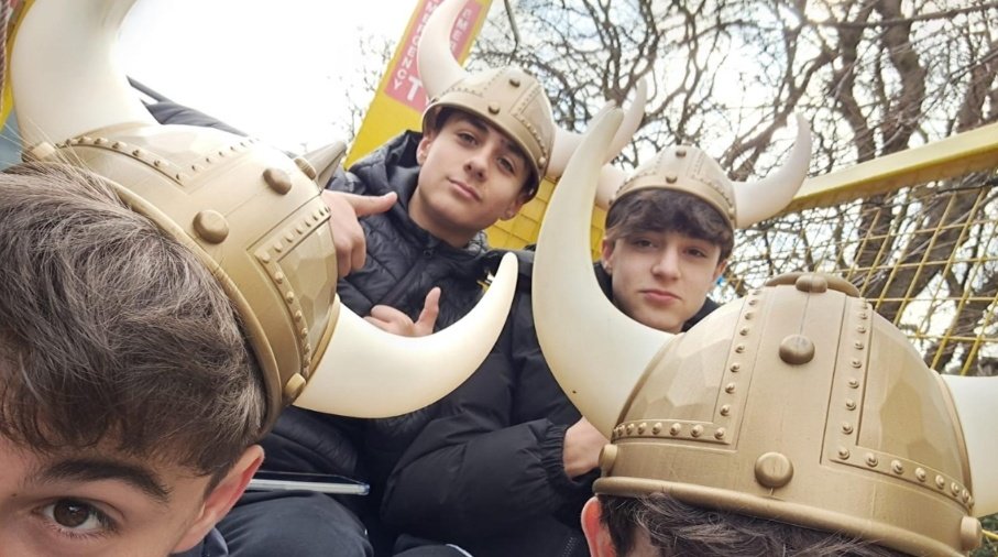 What an amazing experience getting to host our #schoolexchange partners from IES Vega del Prado, Valladolid 🇪🇸

We introduced them to tayto sambos, sea swims &amp; of course, some craic agus ceol 🪕🎶

We’re already looking forward to next year ❤️💛 <a href="/langsconnect_ie/">Languages Connect</a> #languagesconnect