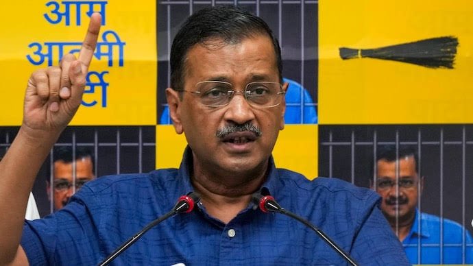 विभव कुमार की गिरफ्तारी से यह नीच और धूर्त कितना बिलबिला गया है 
 इसके कितने साथी जेल गये मनीष,जैन ..पंजाब के मंत्री और ये ख़ुद भी पर इस बार कुछ बड़ा पंगा हो गया क्योंकि इससे पहले ये कभी इतना नहीं डरा जितना आज की गिरफ़्तारी से डरा है 

इसको डर है के इसके सब राज अब जनता के सामने आ