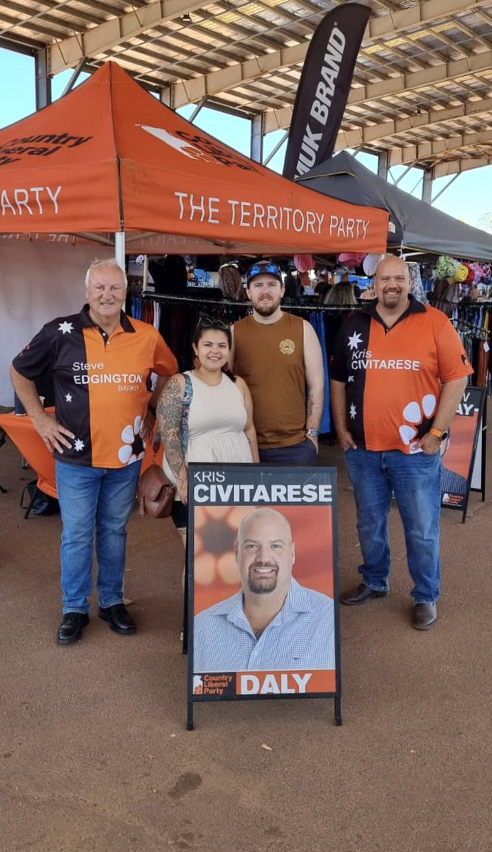 SteveEdgoMLA's tweet photo. What a fantastic morning ‘under the big shed’ at the #FredsPass Rural Markets.
Great catching up with #KrisCivitarese CLP for Daly and #AndrewMackay CLP for Goyder and chatting to locals about a range of local issues including community safety, small business, education and health.