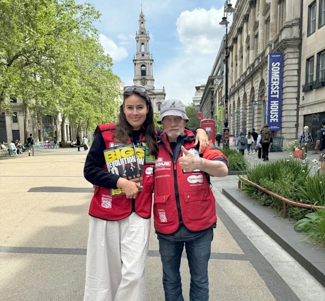 Our wonderful Lady Frederick Windsor has for the second time this year helped sellers of @BigIssue as she joined them on Friday in London. The magazine is one of the UK most important publications & has the support of the RF, including The King & The Prince of Wales. More ⬇️⬇️⬇️