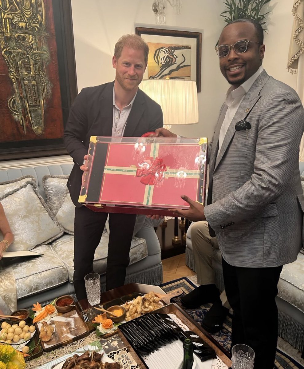 The Duke of Sussex received gifts from CEO of Vodi and Custom Clothing from Sure Boss Lagos. “We thank the Prince and his wife Meghan for their continued commitment to the Invictus Games and inspiration to young people across the world.” #HarryandMeghaninNigeria