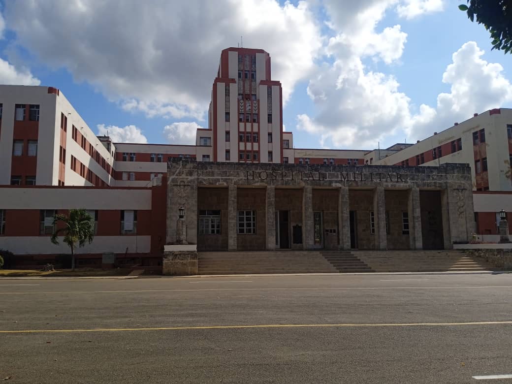 Cumpliendo el Plan de Inversiones de las FAR (conciliado con el MINSAP), el próximo 21 de mayo se procederá al cierre de las instalaciones del Centro de Urgencias, Atención al Grave y otras áreas del Hospital Militar Central 'Dr. Carlos J. Finlay'. facebook.com/share/p/3FVT2L…