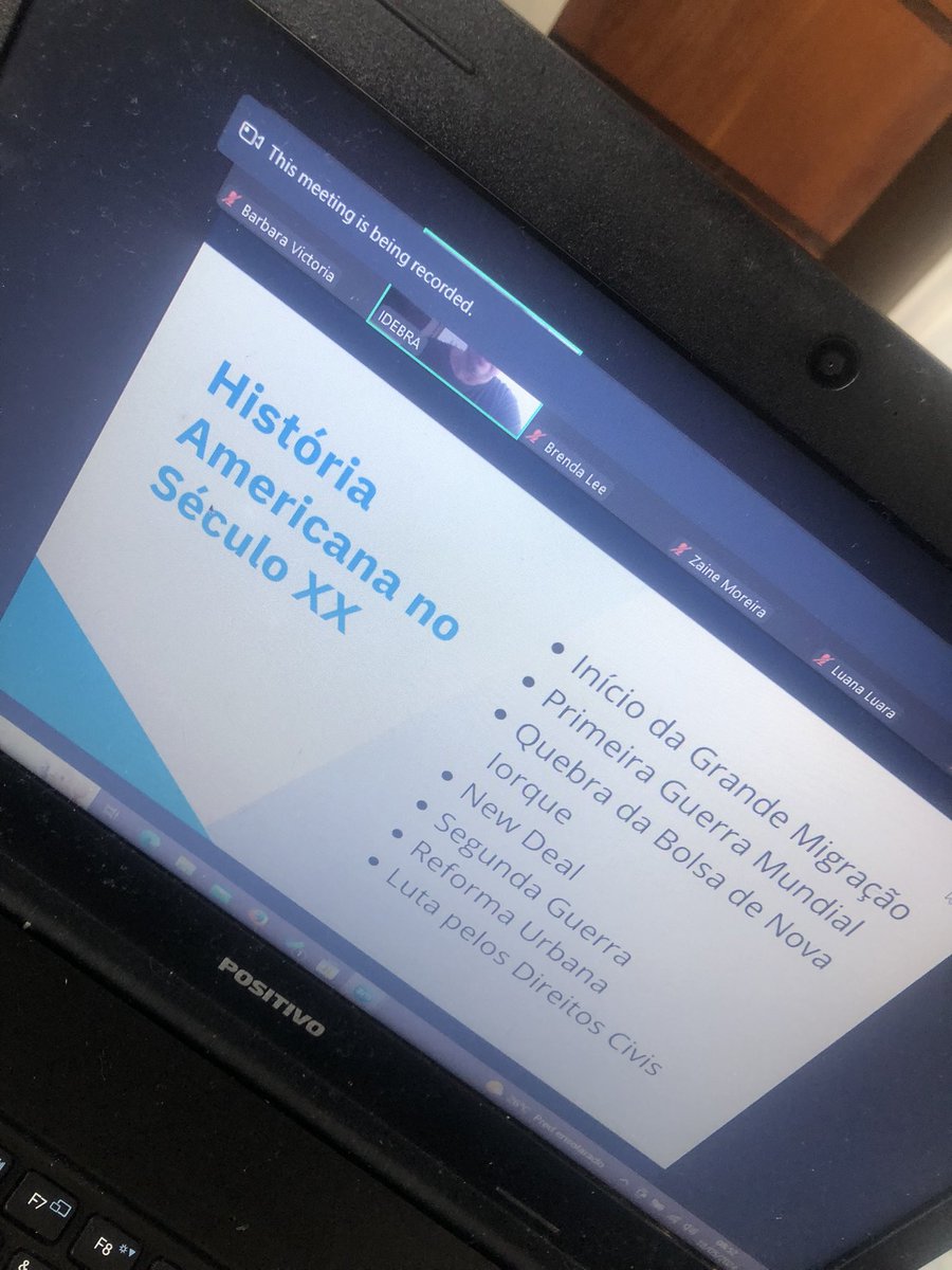 2005studies's tweet image. Bom diaa!! 🤍 (estou morrendo de sono