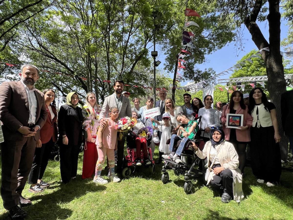 Ülkemizdeki serebral palsili bireylerin her birey gibi üretken, kendine yeten bağımsız bireyler olarak topluma kazandırmak amacıyla kurulan Serebral Palsili Çocuklar Derneği’nin (SERÇEV) düzenlediği “SERÇEV 22. Çocuk ve Gençlik Şenliği”ne katıldık. Nazik davetleri vesilesiyle