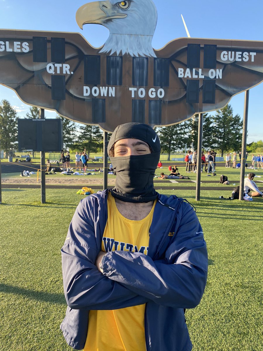 Avery Taylor places 4th in the District Championship in the 300 meter hurdles and advances to the regionals!