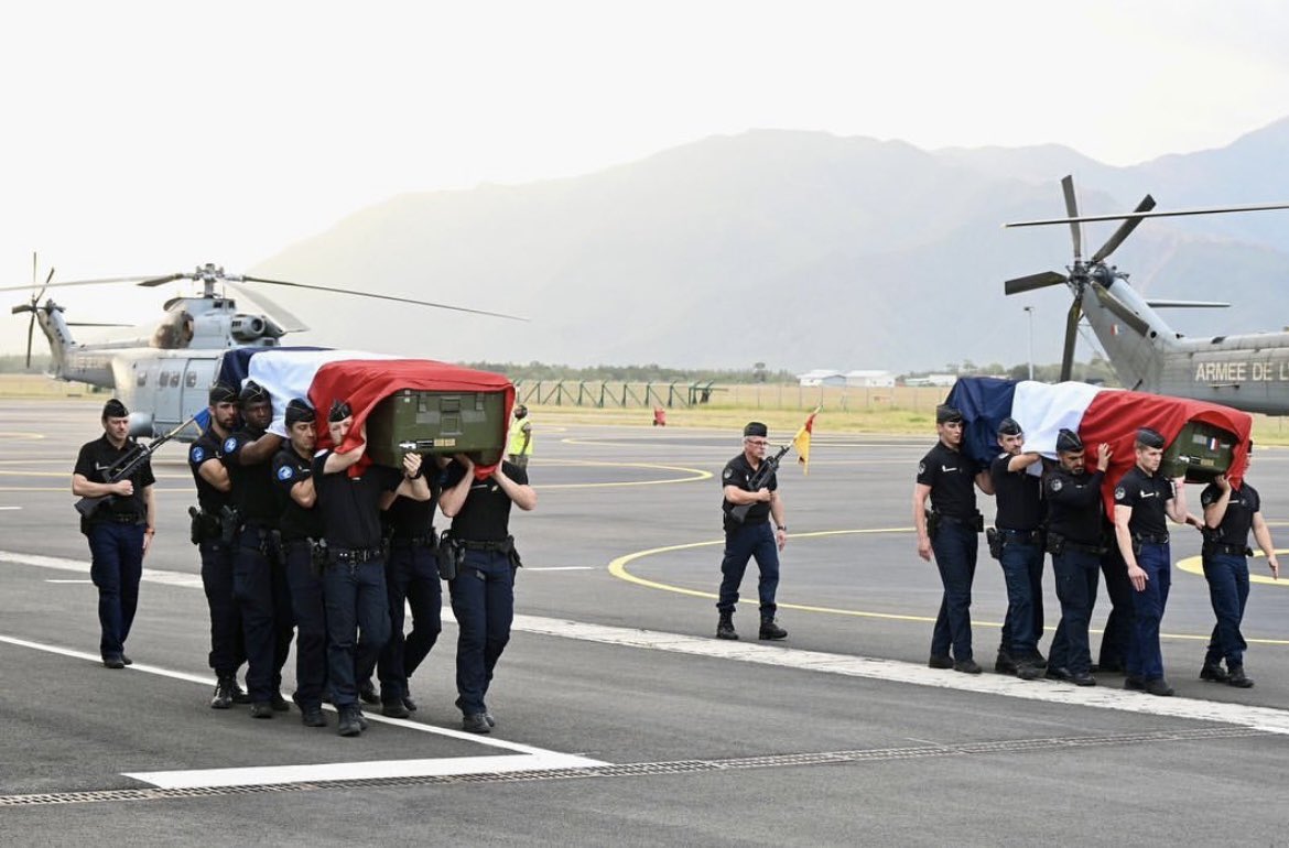 N'oublions jamais. Ni oubli ni pardon.

(© Haut-Commissaire)