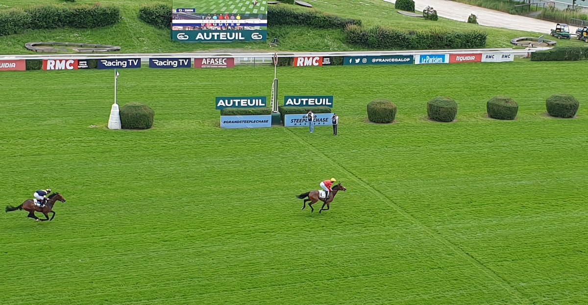 @HowTheyRun Shira Du Berlais, by Born To Sea, wins Group 3 @Hippo_Auteuil @francegalop for trainer David Cottin and jockey Johnny Charron