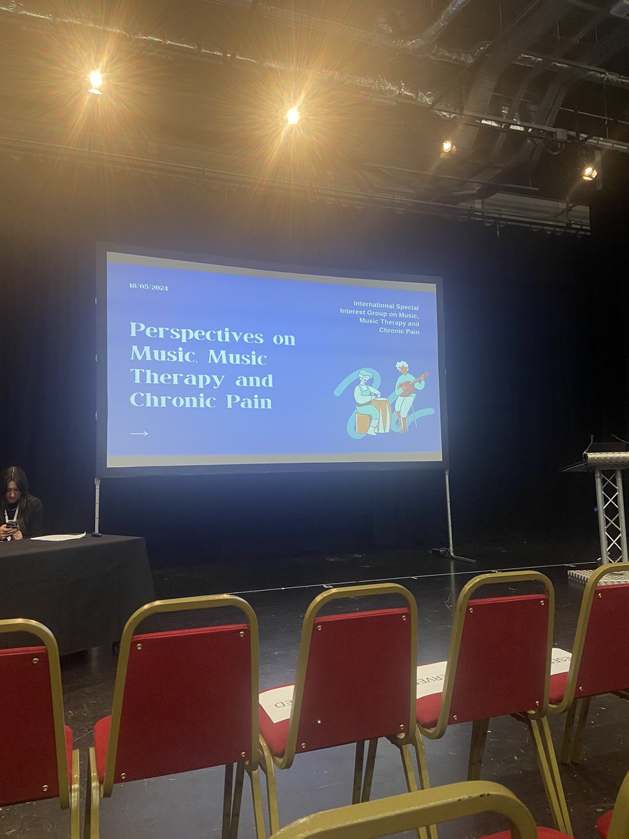 First talk of the day 🩷 lovely to hear people’s experience of having music therapy for chronic pain 🎵 “music opens up new worlds for people” a way of expressing experiences of living with chronic pain through song writing and poetry 🎵 @musictherapyuk #bamt2024