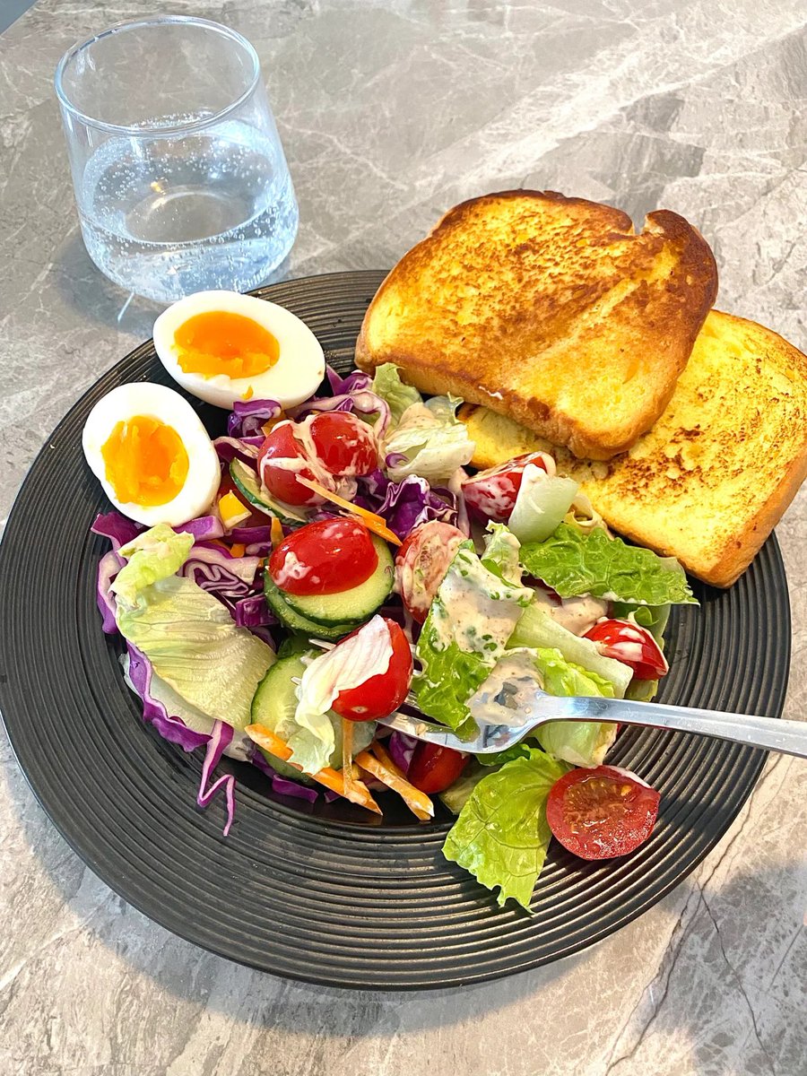 RobWiegmann's tweet photo. Lunchtime: where the flavor is always in full bloom. https://t.co/kJTbAnML4A