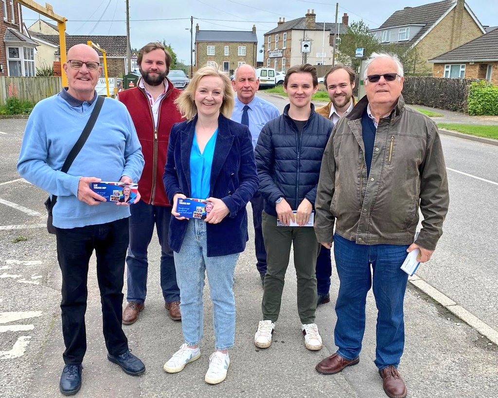 trussliz's tweet photo. Great to be out campaigning with the @SWNCA team in #Emneth this morning. https://t.co/jtWL50qTlZ