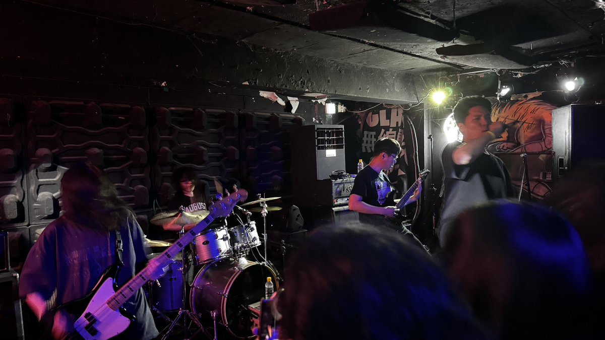 HxC_BlackMurder's tweet photo. Noeazy 공연 시작 #Noeazy #노이지 #Noeazy_18Years #ClubSHARP #클럽샤프 #망원 #Mangwon #서울 #Seoul https://t.co/zvLzYcFAsI