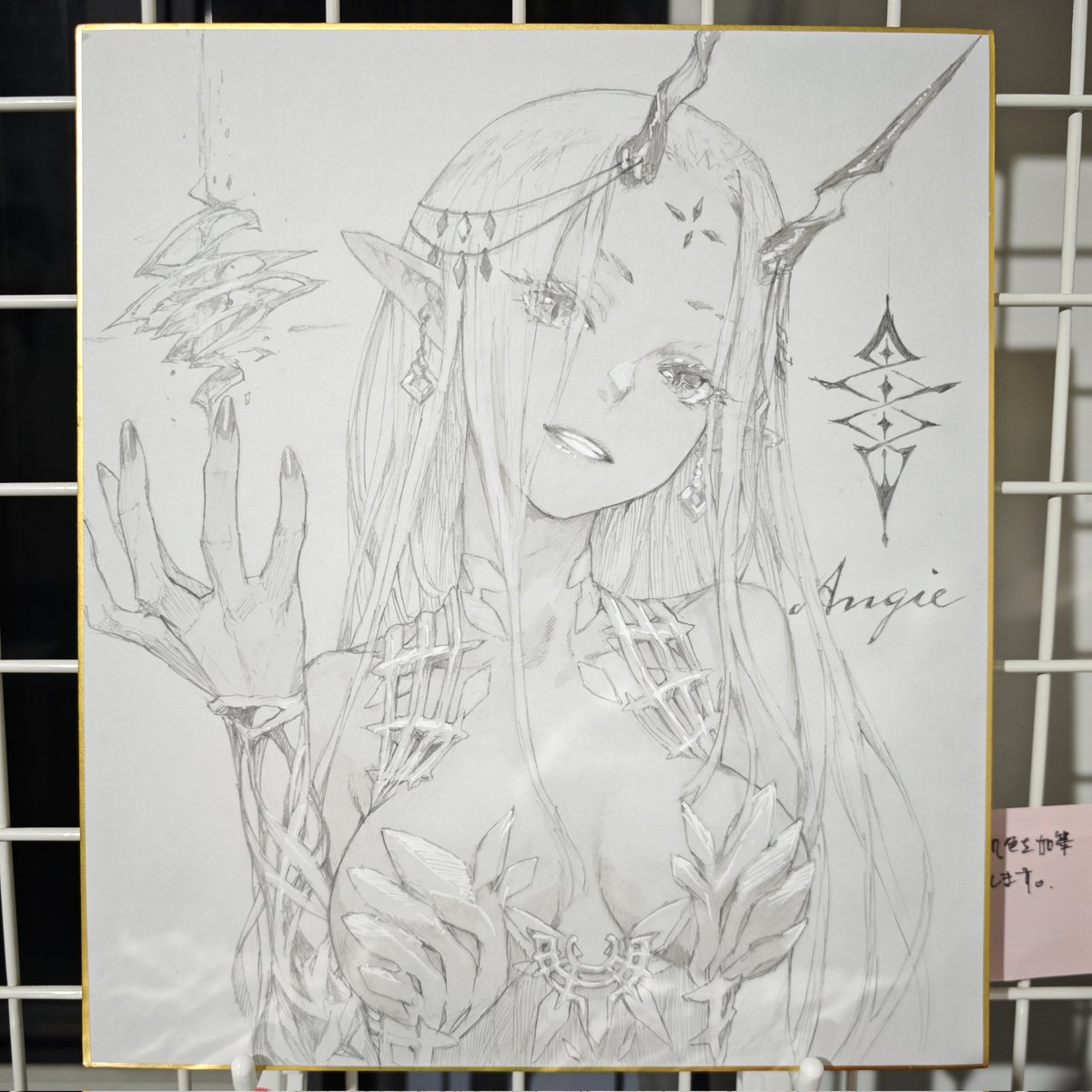 shiru's tweet photo. 3人の褐色娘の色紙のトーン処理できました。画材は色々検討した結果、墨汁を3段階に薄めたトーンで着色。鉛筆画と上手く馴染んでくれたように思います。
色紙オークション、多くの入札ありがとうございました!
#REDBOX #GIRLSFROMHELL https://t.co/Qlwnga9Vnu
