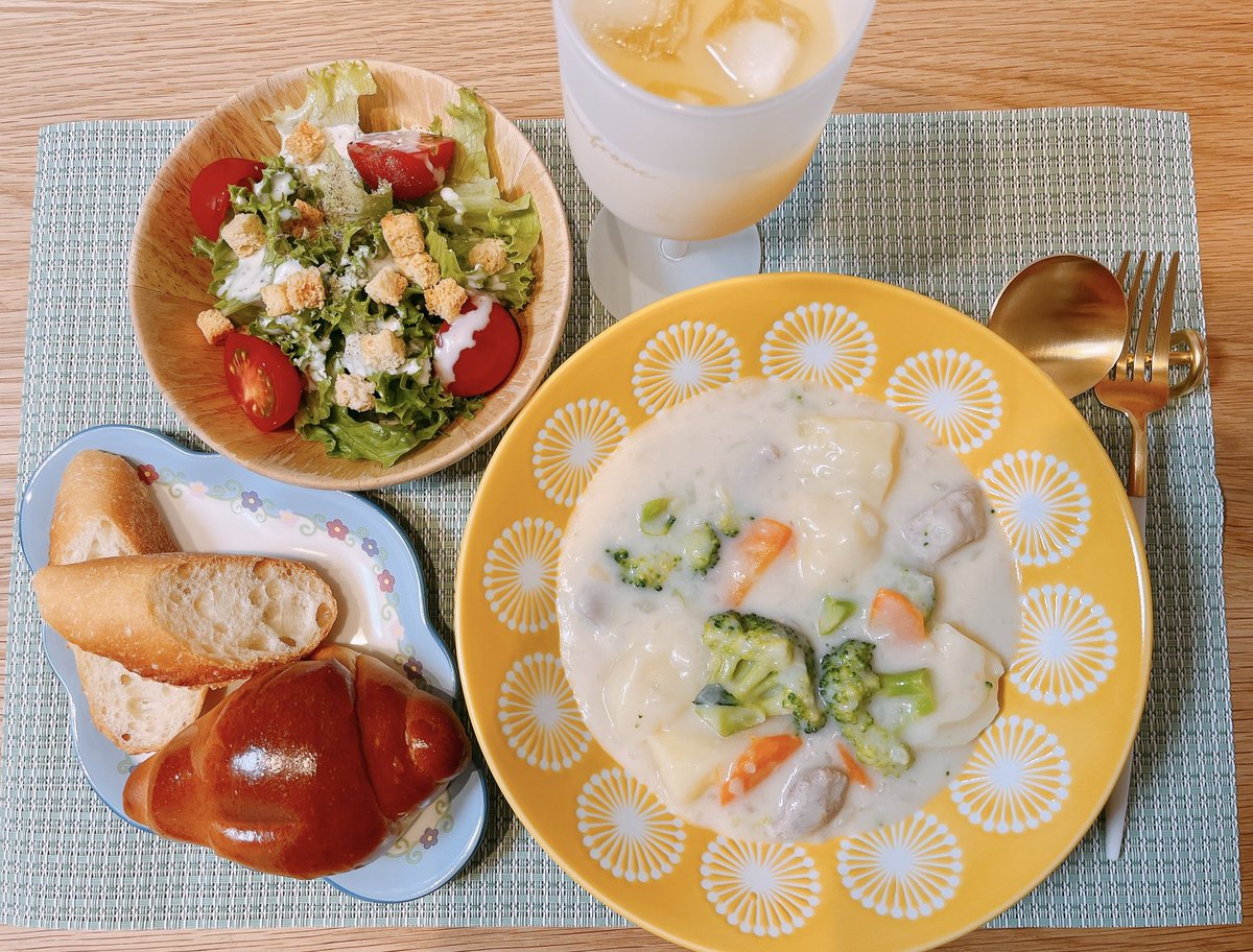 今日暑い
暑いけど…
食べたさと作りたさで
シチューです