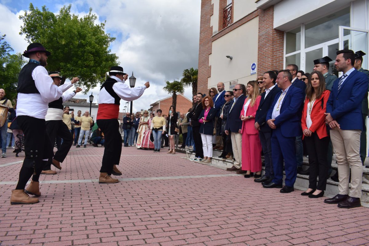 Gracias Aldeamayor <a href="/AAldeamayor/">Ayuntamiento de Aldeamayor</a> por invitar a la <a href="/jcyl/">Junta de Castilla y León</a> a entregar los premios de autónomos y Privilegio del Villazgo 2024 así como disfrutar del fantástico mercado y actividades que habéis organizado para vecinos y visitantes.