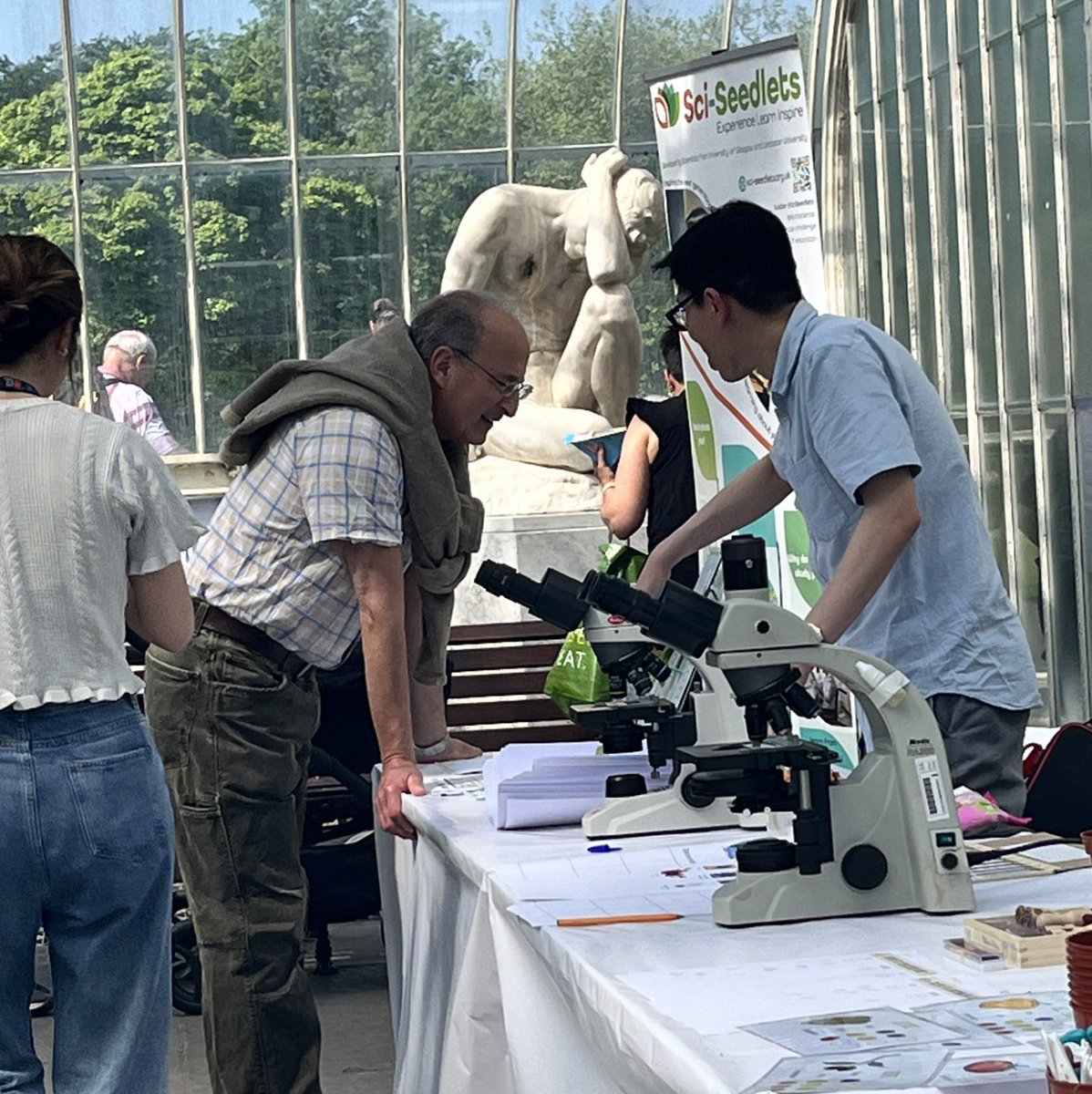 SciSeedlets's tweet photo. it was a fantastic day for #plantsci today ☀️with @One__Fish @thu__ly @SakharamWaghma1 @lf_xia Thu Ly , Than, @PlantphysE @morenorse Stella, Amparo @rucha_karnik ❤️🌱🌱 Thank you @GlasgowBotanic for hosting us. https://t.co/4n78rIcYnl
