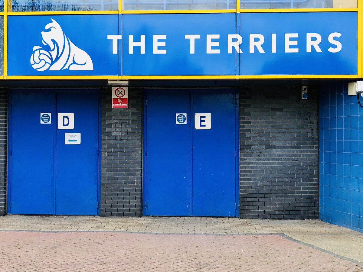 Traditional annual @htafc season ticket renewal photos… #HTAFC #UTT 🔵⚪️