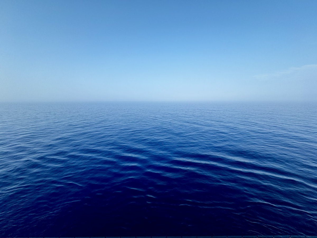 EddieSheerr's tweet photo. Bit of an eerie morning at sea as we sail back toward Florida, north of the Bahamas. My oldest daughter, she’s 5, has been calling this a lazy sea. https://t.co/GeRZbboxWm