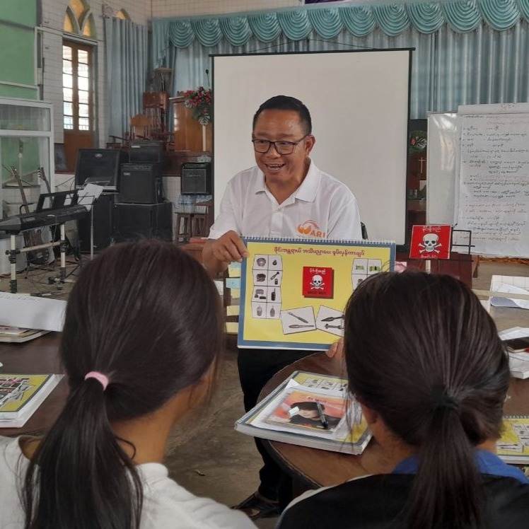 📍 Myanmar 

Explosives and weapon hazards put communities in Myanmar, including children, at greater risk.

✅ Our team in Shan State conducts sessions to raise awareness about the risk of #explosives and their effects to promote safer behaviors in communities.