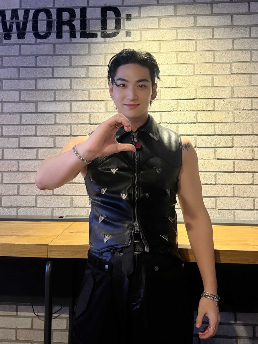 this_is_baekho_'s tweet photo. [#B_hind]
2024.05.18
#우리樂

#백호 #강동호 #BAEKHO #KANGDONGHO https://t.co/Sz81XeSRjg
