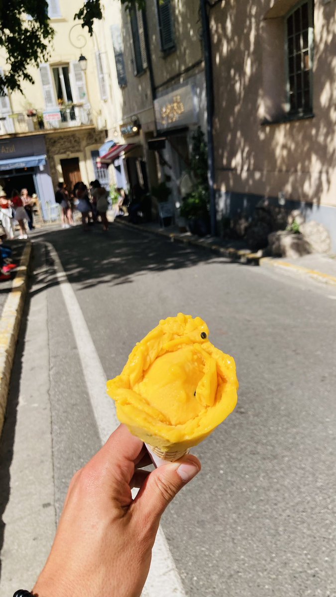 🏫Journée mairie 🇫🇷 avec quelques dossiers 📑à traiter entre deux célébrations de mariages avec @AnfossoM 👰🏽🤵🏼 & un peu de 🍦 pour supporter ce temps estival ☀️ 
#ElusLocaux #AntibesJuanLesPins #ChezNous