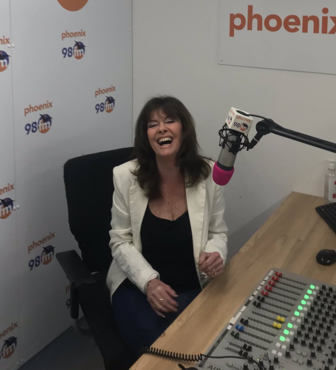 Vix Mix Sunday 2-4 pm Phoenix 98fm with fab Tony Smith. Join me for great music and fun facts. Let’s have a laugh See you there Fabulous people @phoenixfm @paulvgolder @DjTonysat #SaturdayVibes