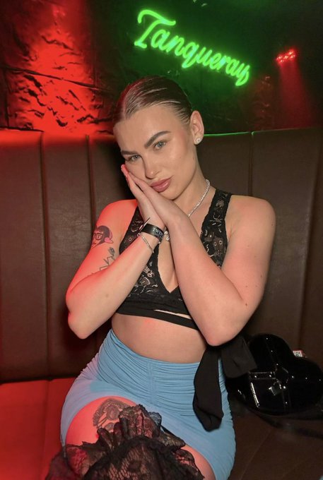 sleepy in the club 💤 https://t.co/KzmEitPO3J<a href="/tag/venusberlin"class="tags"><span>#venusberlin</span></a>