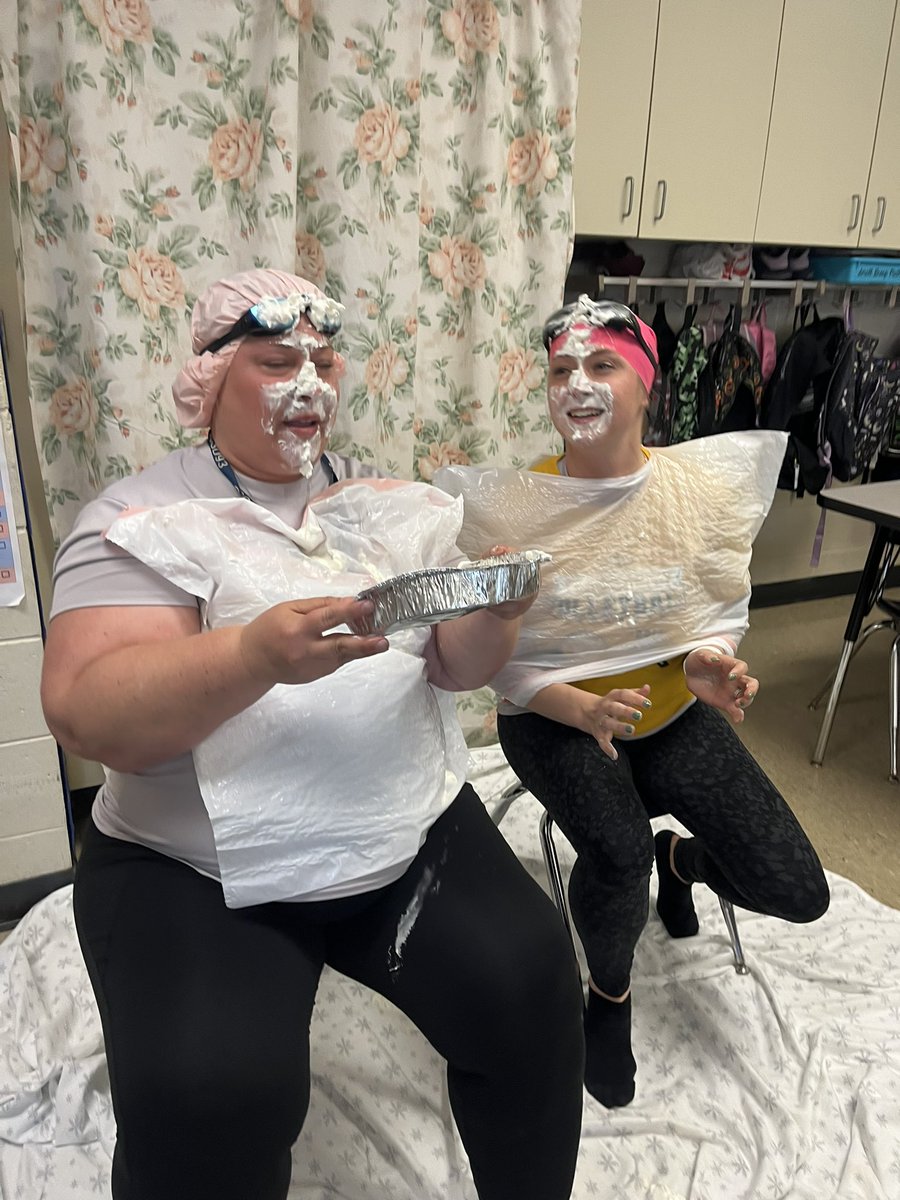 SwVr_3rdCoTeach's tweet image. So you challenge your students to meet their iReady Math AND Reading goals - they said it was a piece of pie! #WTandMe #ThirdIsTheWord