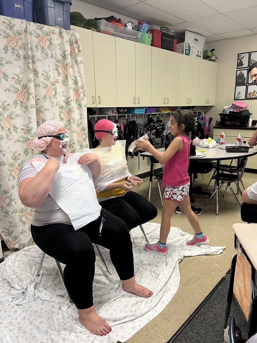 SwVr_3rdCoTeach's tweet image. So you challenge your students to meet their iReady Math AND Reading goals - they said it was a piece of pie! #WTandMe #ThirdIsTheWord