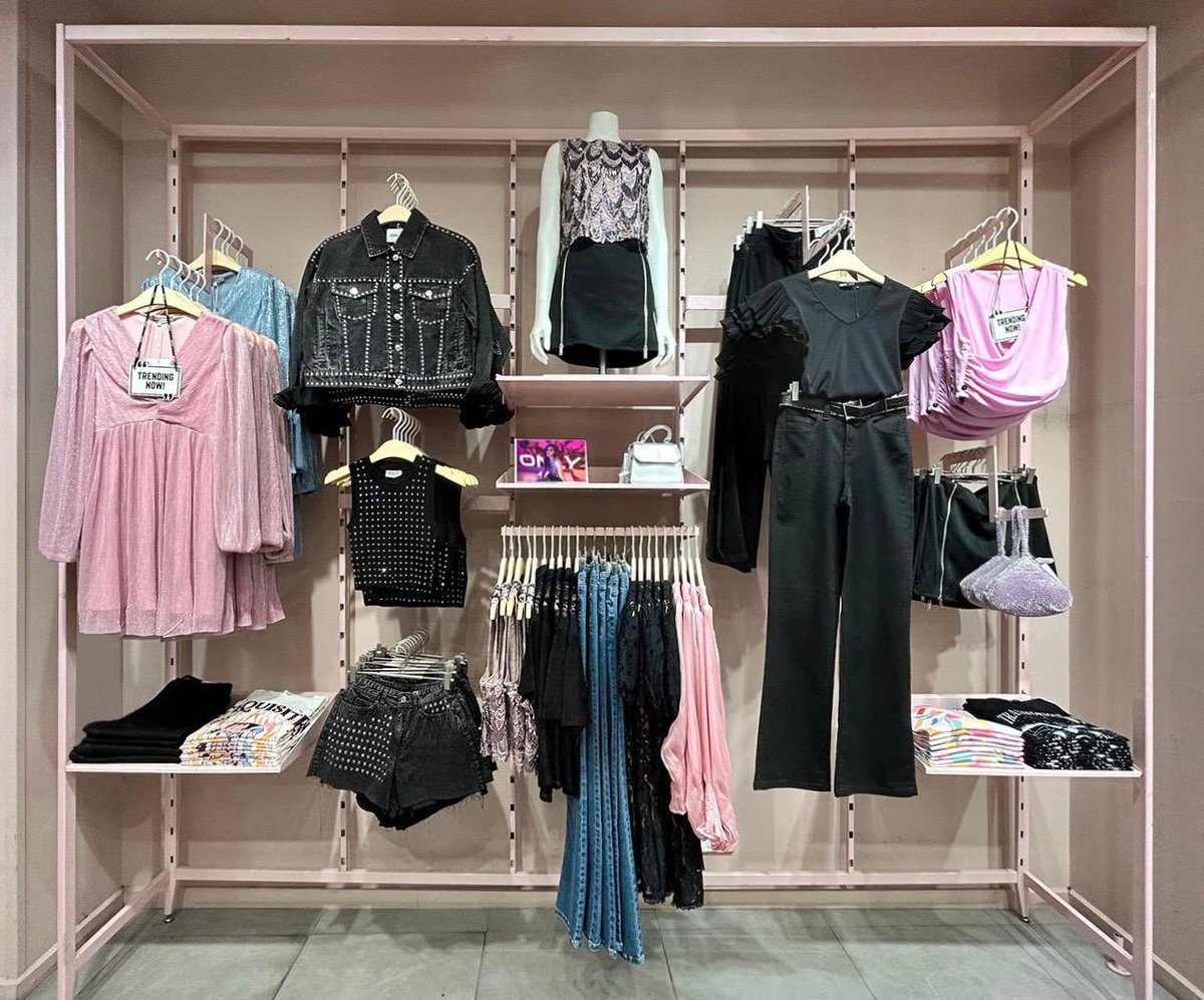 Don’t we all just love black pink? 🖤🩷😉 #ONLY #ONLYThingIwantIsEverything #ONLYIndia #ONLYStore #Store #ONLYOnTheGo