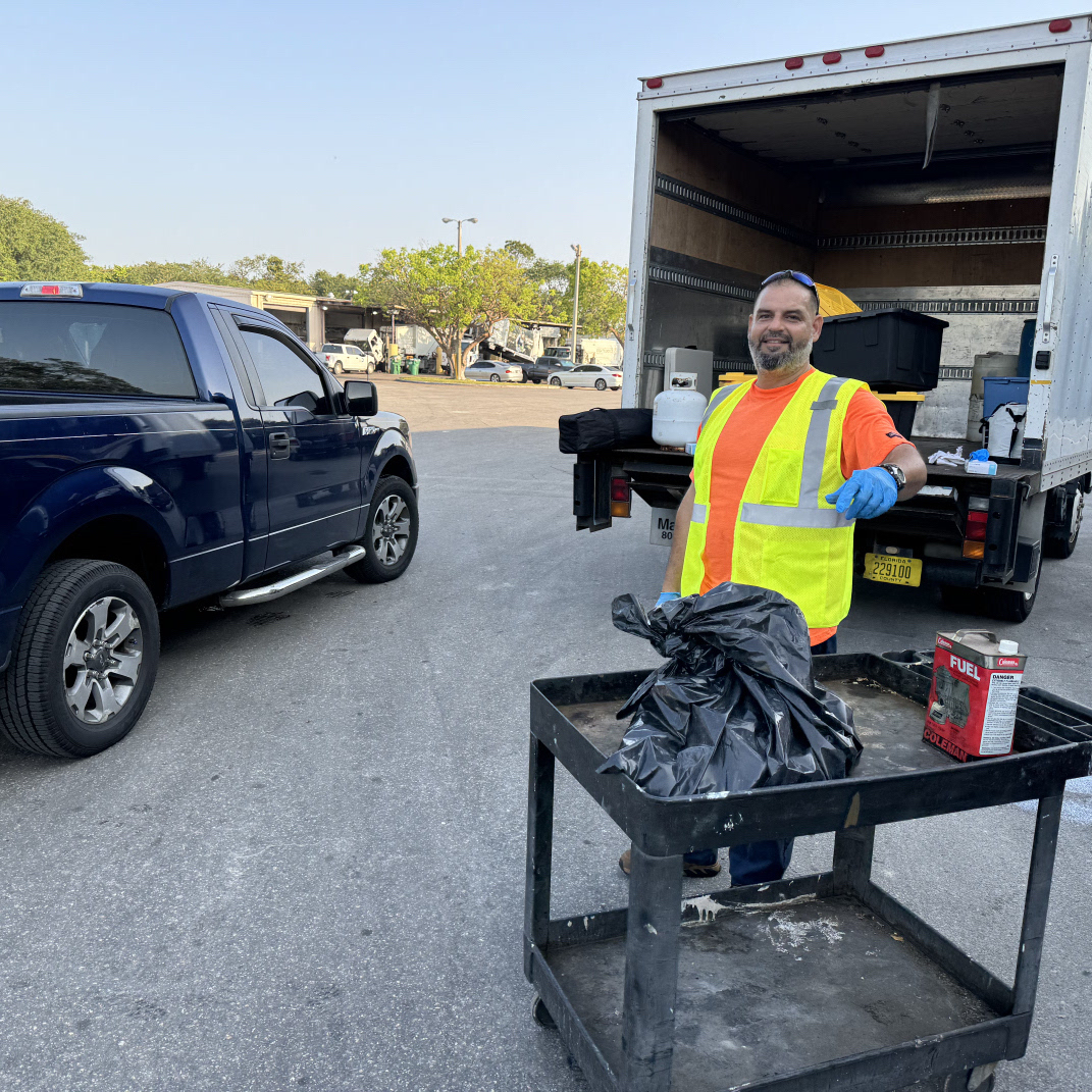 We’re open for business right now until 2 pm at the Sunset-Kendall TRC (8000 SW 107 Ave). Bring your home chemicals and #DetoxYourHome! Deets: miamidade.gov/homechemicaldr…