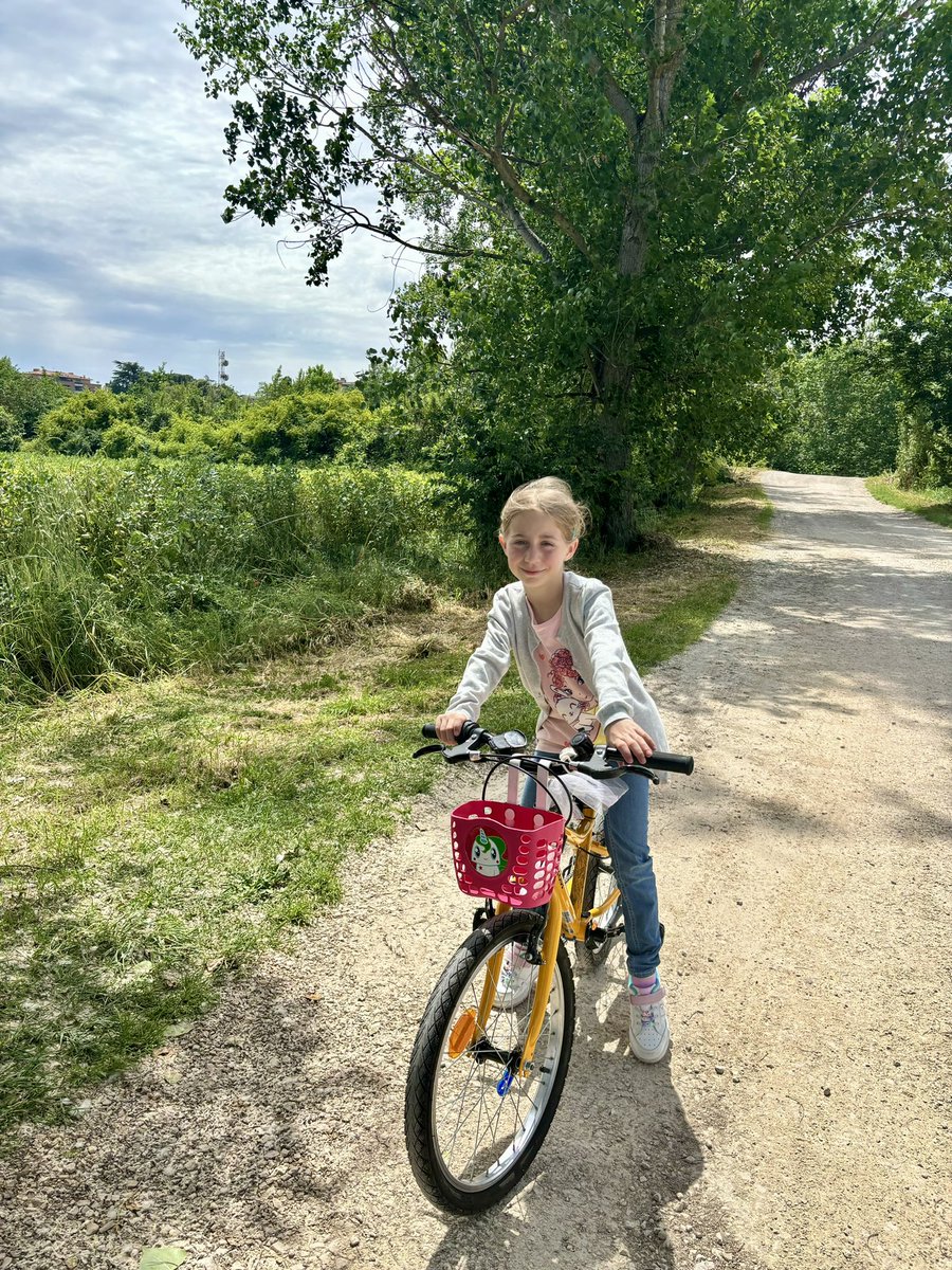 giacob's tweet photo. 💘 passeggiatina in bici in compagnia con sexy magica nell’aria 💘 https://t.co/wrNdxtZsmm