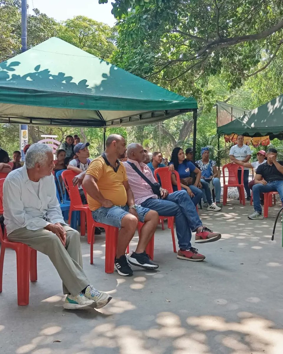 ValleduparDe's tweet photo. Capacitación a comerciantes del Balneario Hurtado .
Sargento Julio Javier Ramírez https://t.co/uI5pivwttd