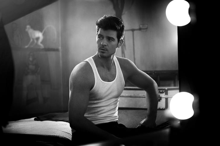 Now Playing - Lucky Star (Radio Edit) by @RobinThicke - Create a profile - uitaradio.com
 Buy song links.autopo.st/b9sf